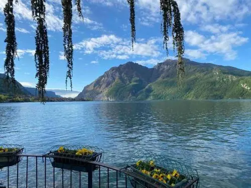 Vista sul Lago di Como dalla finestra dell’appartamento
